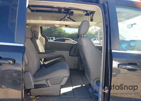 2008 Chrysler Town & Country Touring из США, поврежденный, VIN 2A8HR54P88R763486